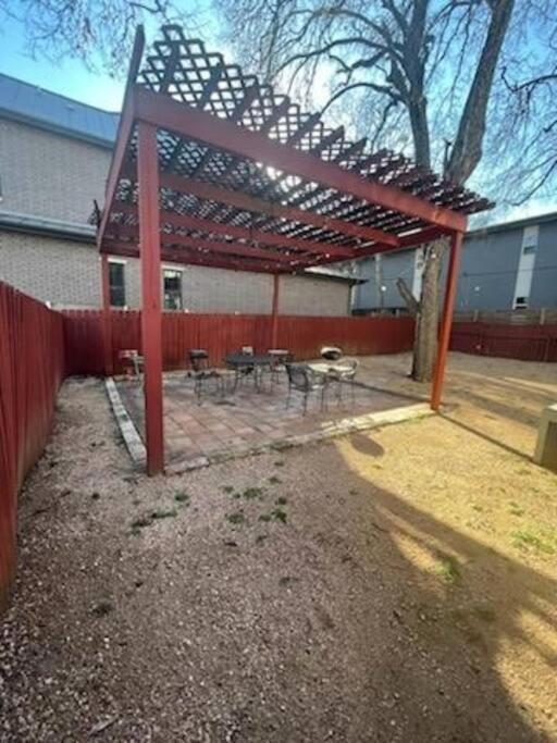 Centrally Located Cozy Tiny Loft, Near Acl, Sxsw, Zilker, 6Th Street Austin Kültér fotó